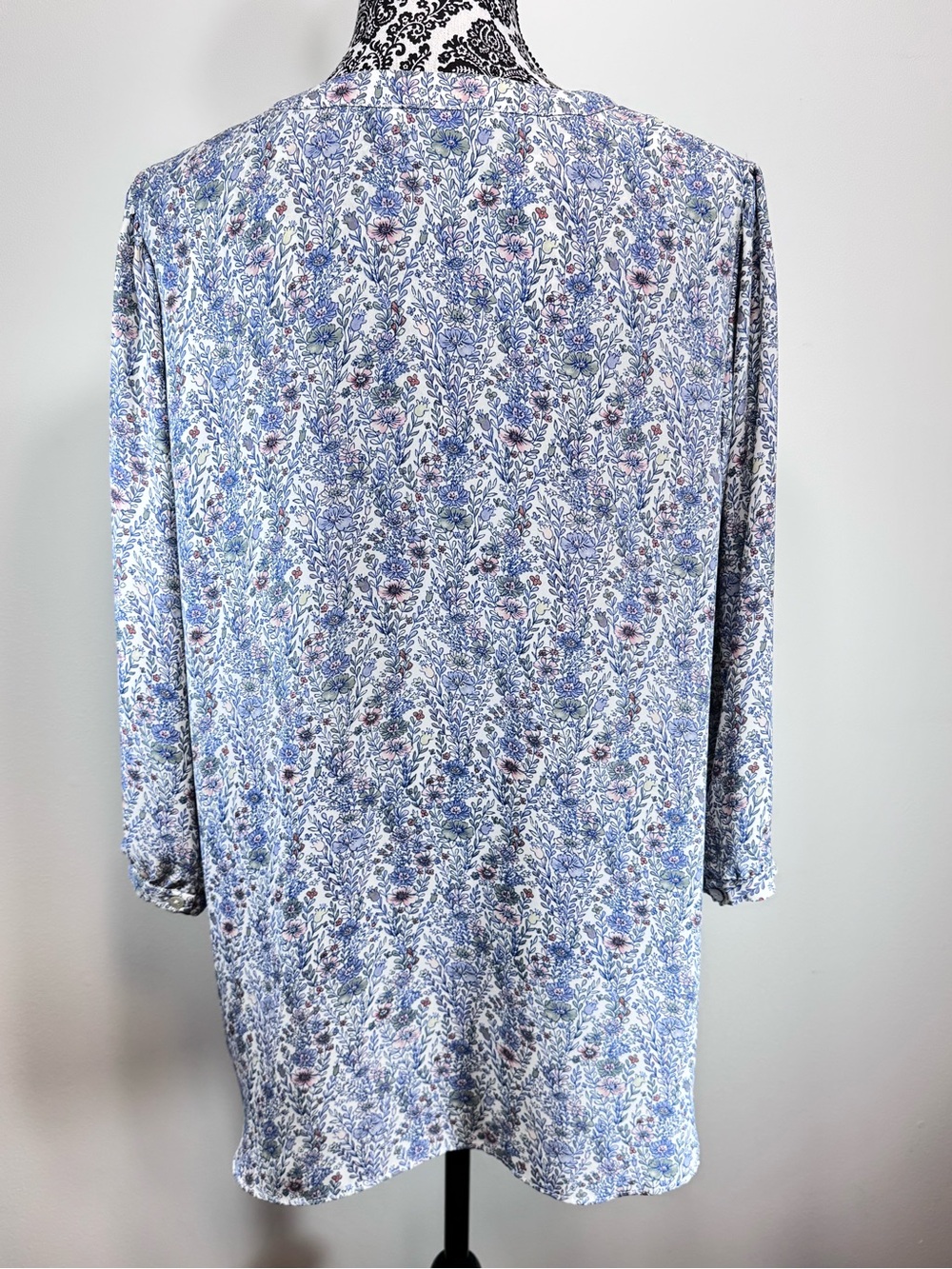 Rose and Olive Floral Button-Front Tunic Top in Soft Blue & Pink - Picture 3 of 6